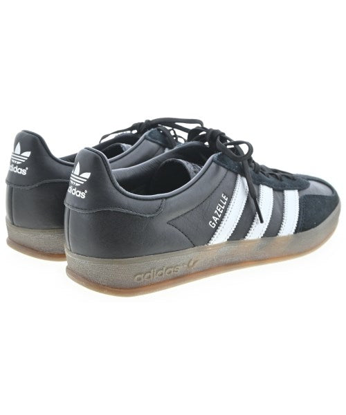adidas 運動鞋