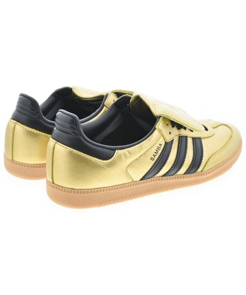 adidas 運動鞋