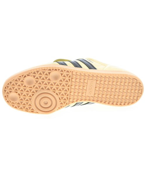 adidas 運動鞋