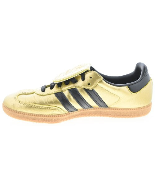 adidas 運動鞋