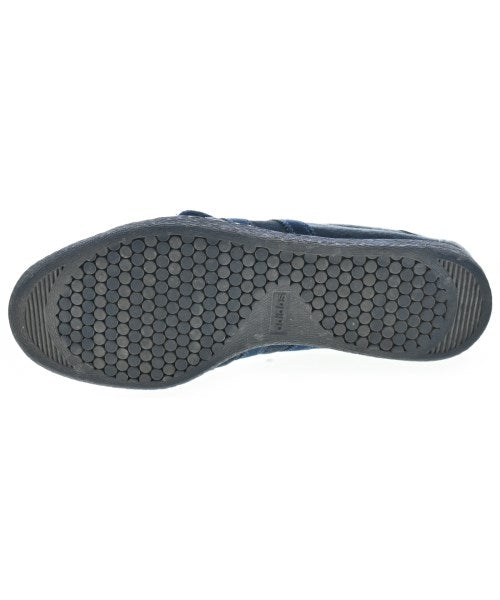 adidas 運動鞋