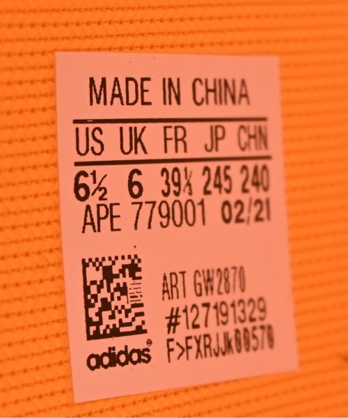 adidas 運動鞋