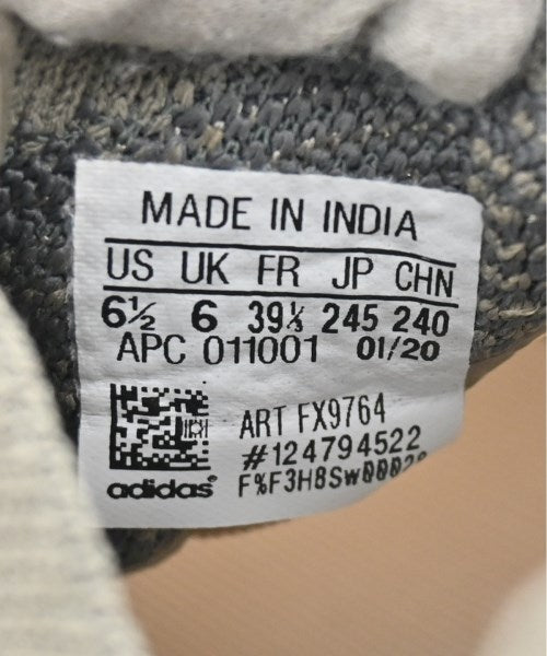 adidas 運動鞋