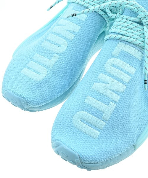 adidas 運動鞋