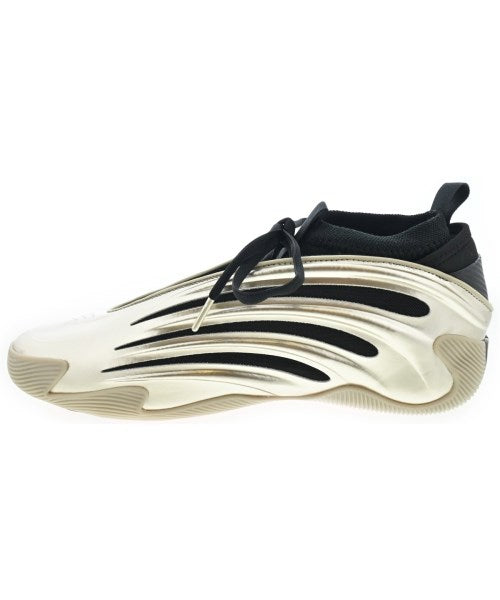 adidas 運動鞋
