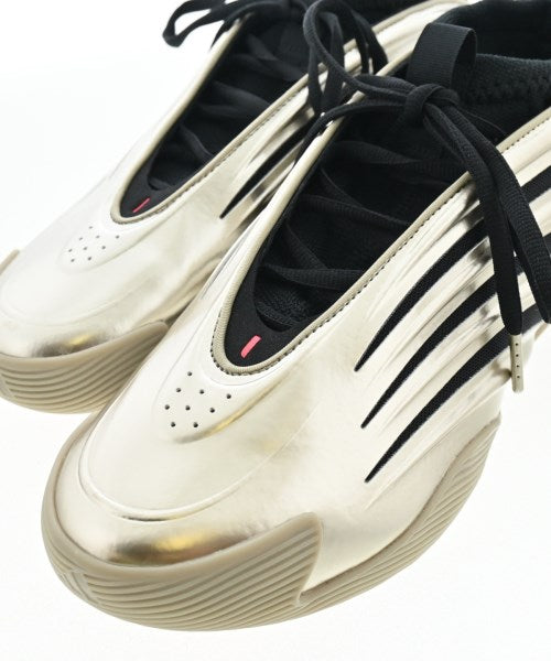 adidas 運動鞋