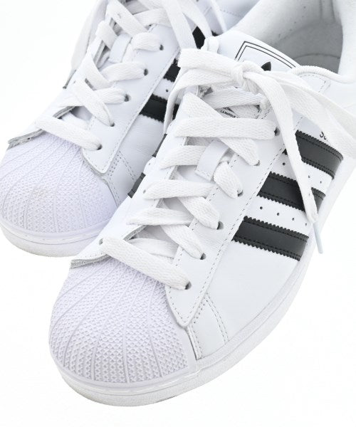 adidas 運動鞋