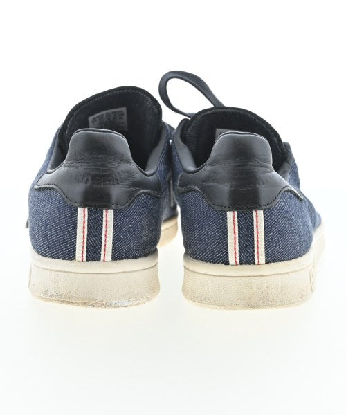 adidas 運動鞋
