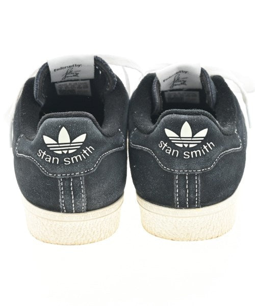 adidas 運動鞋