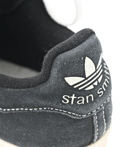 adidas 運動鞋