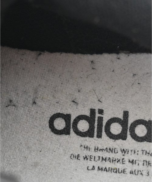 adidas 運動鞋