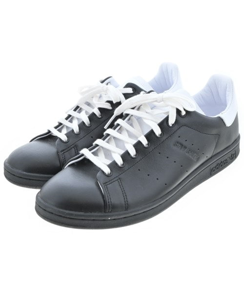 adidas 運動鞋