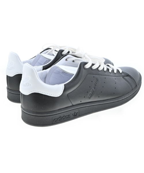 adidas 運動鞋