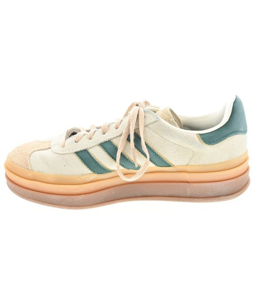 adidas 運動鞋
