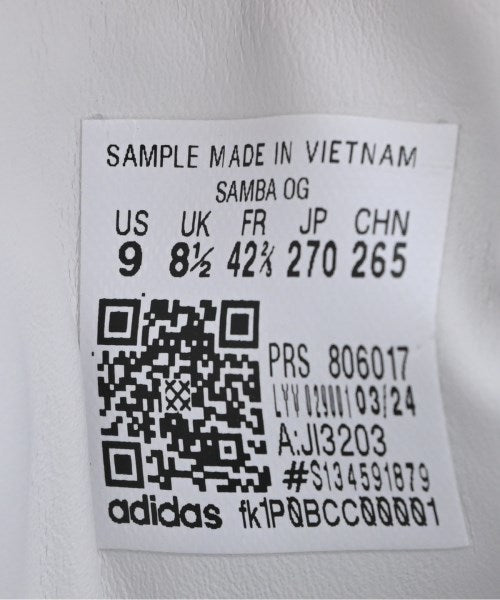 adidas 運動鞋