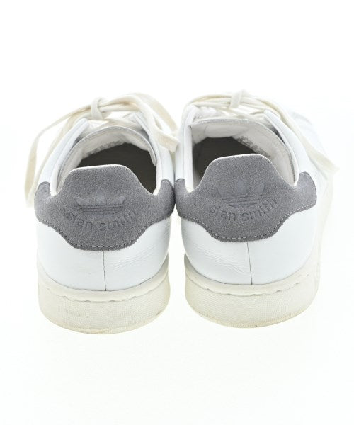 adidas 運動鞋