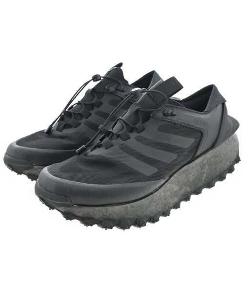 adidas 運動鞋