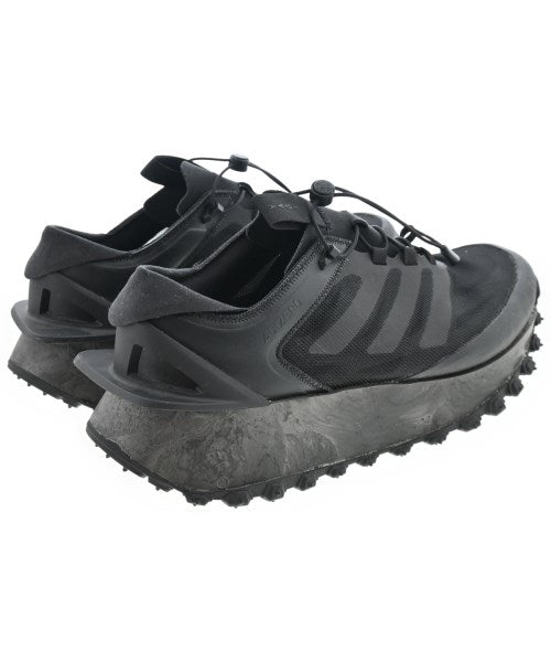 adidas 運動鞋