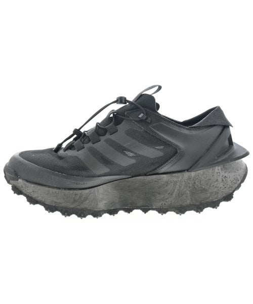 adidas 運動鞋