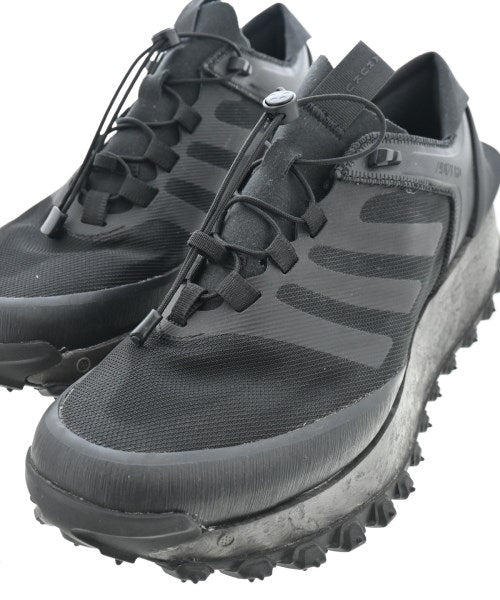 adidas 運動鞋