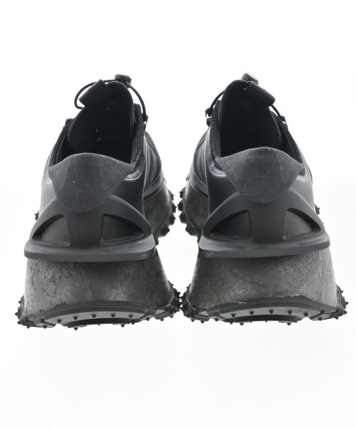 adidas 運動鞋