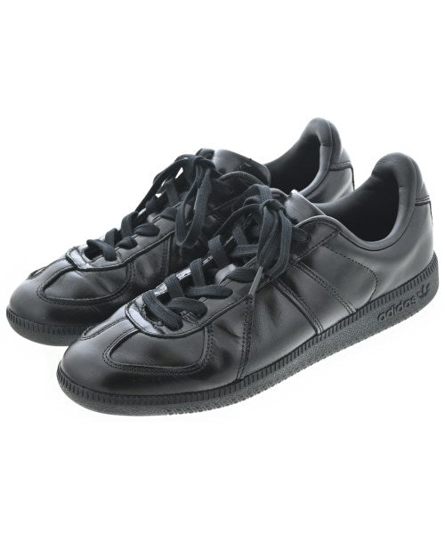 adidas 運動鞋