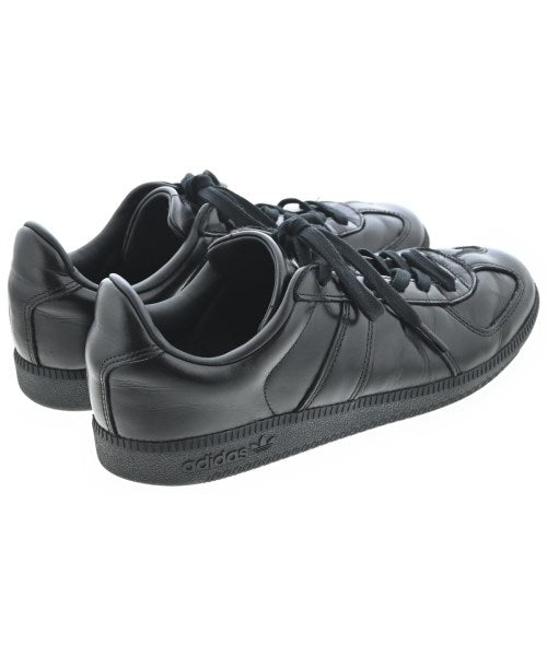 adidas 運動鞋