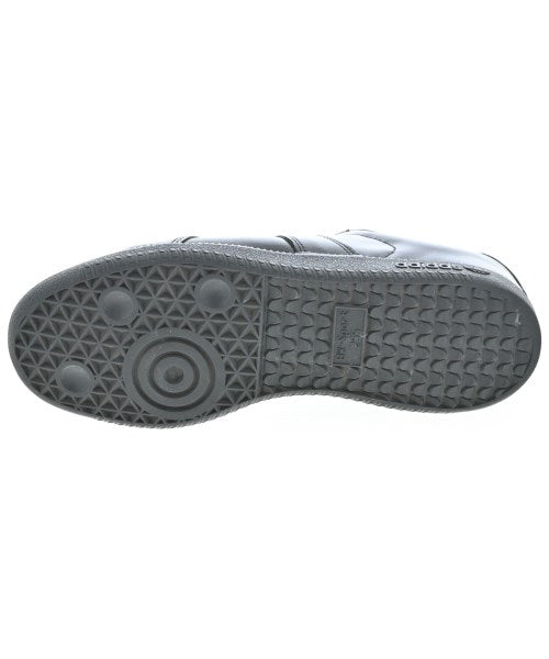 adidas 運動鞋