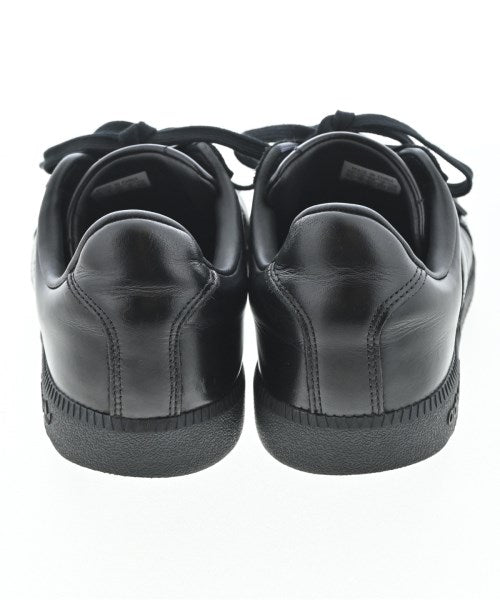 adidas 運動鞋