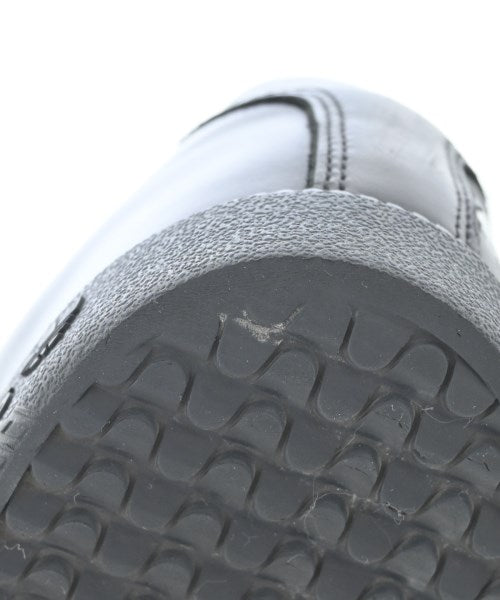 adidas 運動鞋