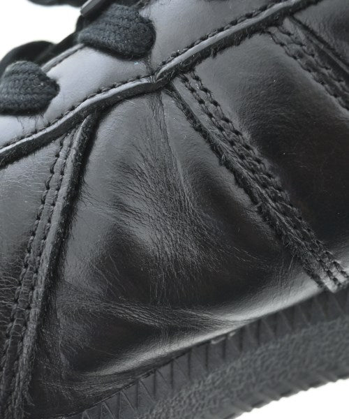 adidas 運動鞋