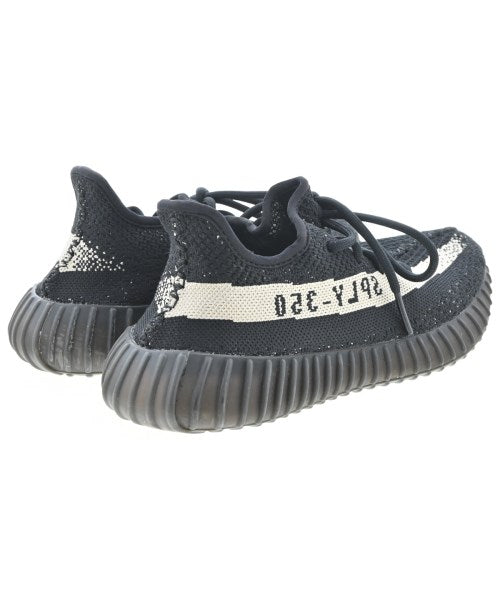 adidas 運動鞋