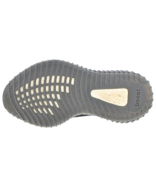 adidas 運動鞋