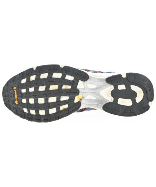 adidas 運動鞋