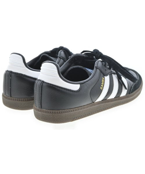 adidas 運動鞋