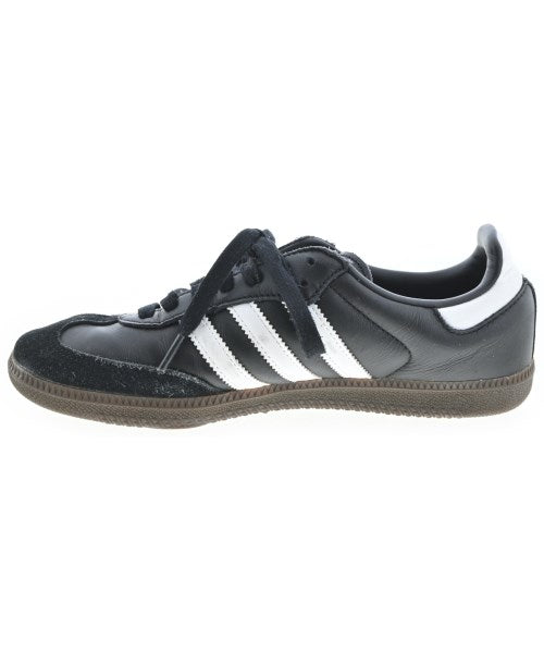 adidas 運動鞋