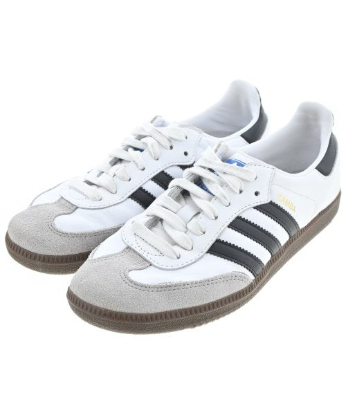 adidas 運動鞋