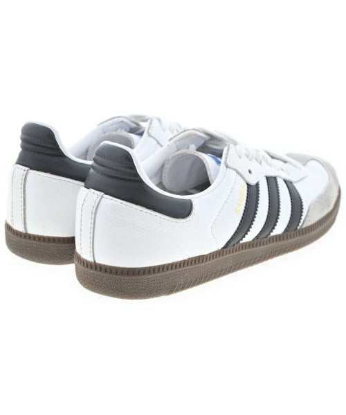 adidas 運動鞋