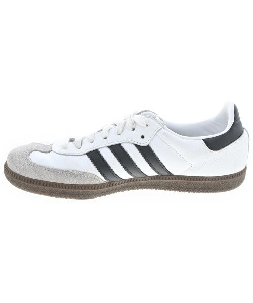 adidas 運動鞋