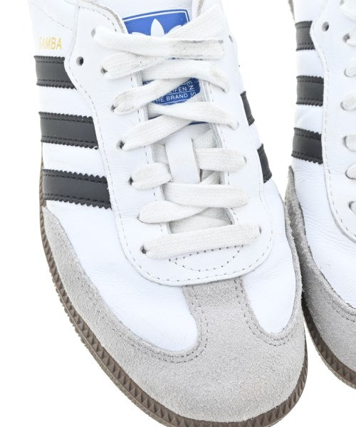 adidas 運動鞋