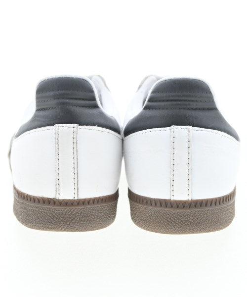 adidas 運動鞋