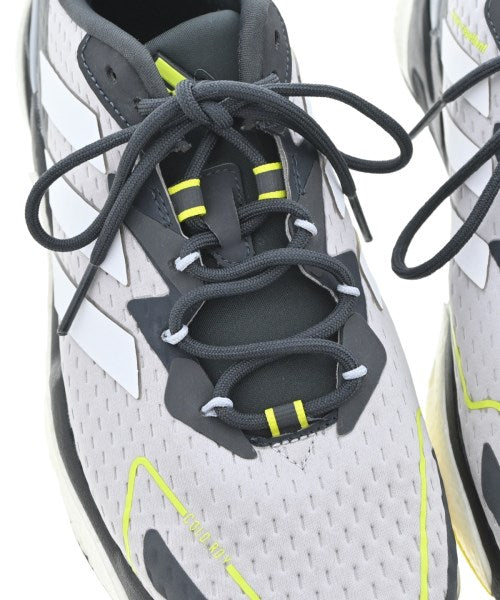 adidas 運動鞋