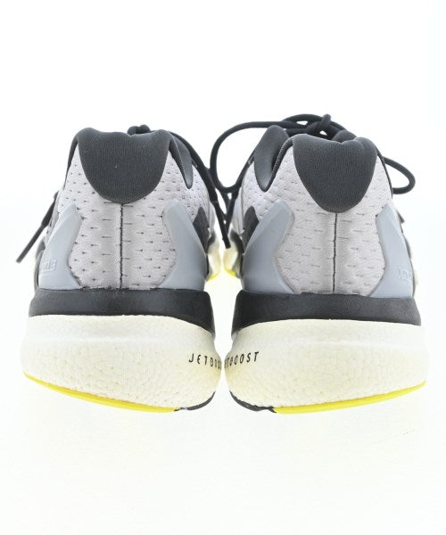 adidas 運動鞋