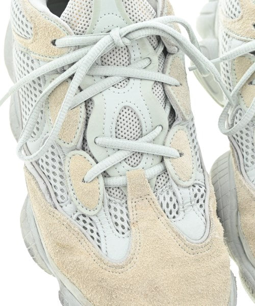 adidas 運動鞋