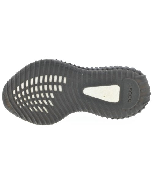 adidas 運動鞋
