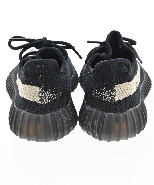 adidas 運動鞋