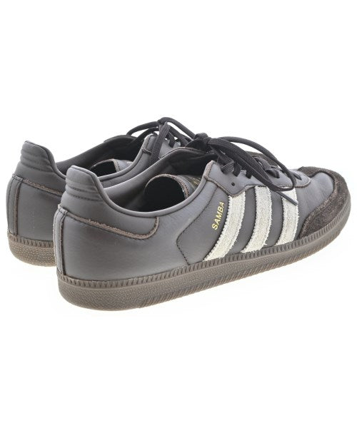 adidas 運動鞋