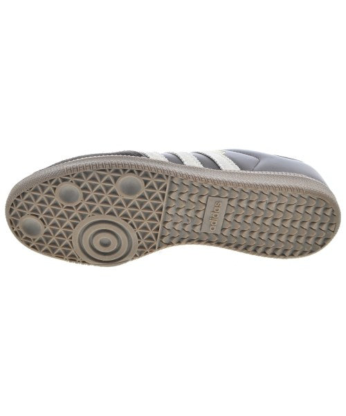 adidas 運動鞋