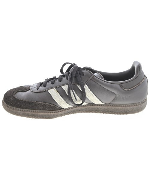 adidas 運動鞋