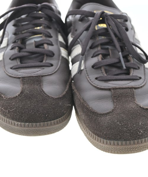 adidas 運動鞋